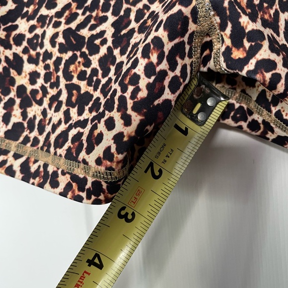 Small high waisted shorts - Picture 7 of 8